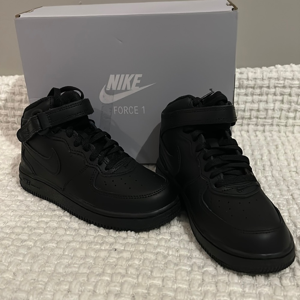 Nike Force 1 Mid LE